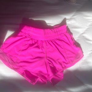 Lululemon sonic pink low rise hotty hot shorts